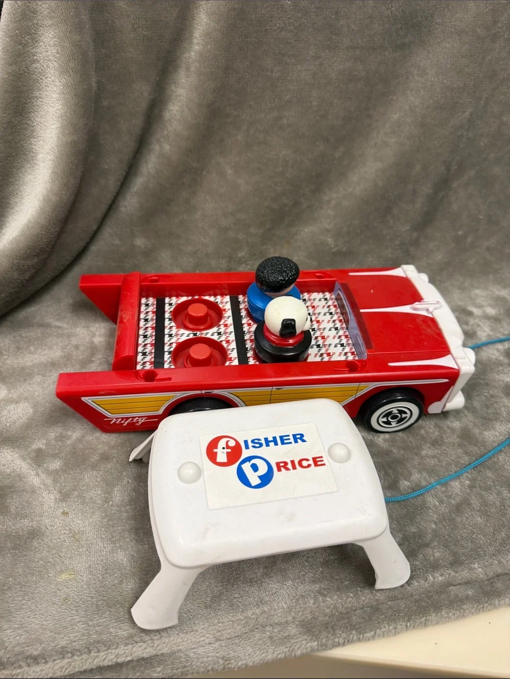 2018 Fisher Price Nifty Station Wagon Pull Toy & 1 Person & 1 Dog D